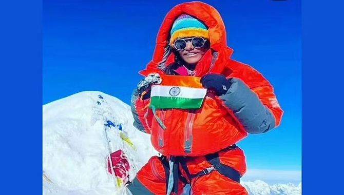 తొలి భారత మహిళగా..సవిత కంజ్వాల్ రికార్డు