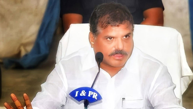 వాళ్లు అనుకున్నవన్నీ కావాలంటే ఎలా? : మంత్రి బొత్స