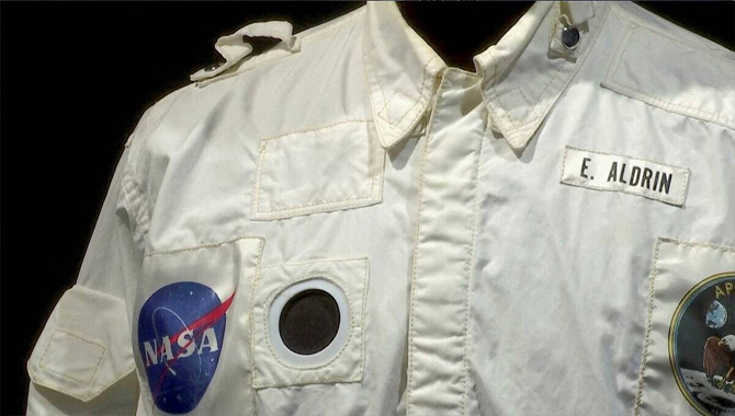 వేలంలో 22 కోట్లు పలికిన జాకెట్