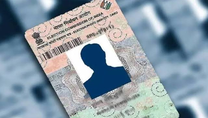 కేంద్ర ఎన్నికల సంఘం కీలక నిర్ణయం… 17 ఏళ్లకే