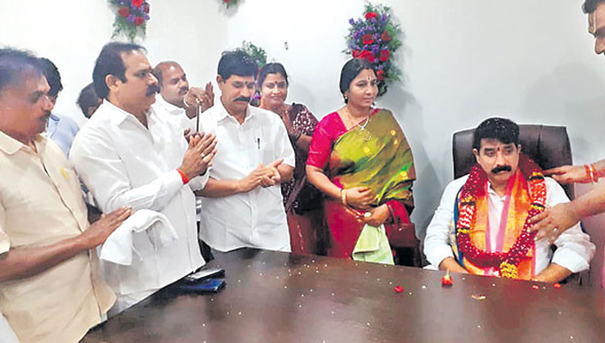 ఏపీ ప్రభుత్వ  విప్‌గా ధర్మశ్రీ బాధ్యతల స్వీకరణ