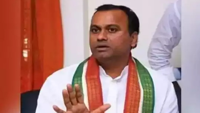 ఇది పార్టీల మధ్య యుద్ధం కాదు.. కేసీఆర్ కుటుంబానికి