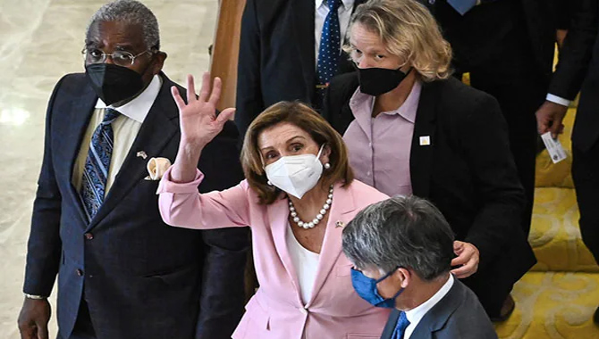 తైవాన్ లో అడుగుపెట్టిన పెలోసీ