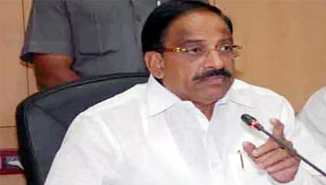 ఏ క్షణమైనా పిడుగులాంటి వార్త వినొచ్చు : తుమ్మల