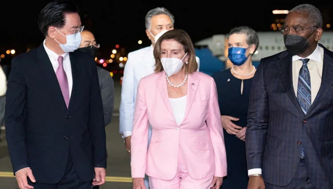 పెలోసీ పై చైనా ఆంక్షలు