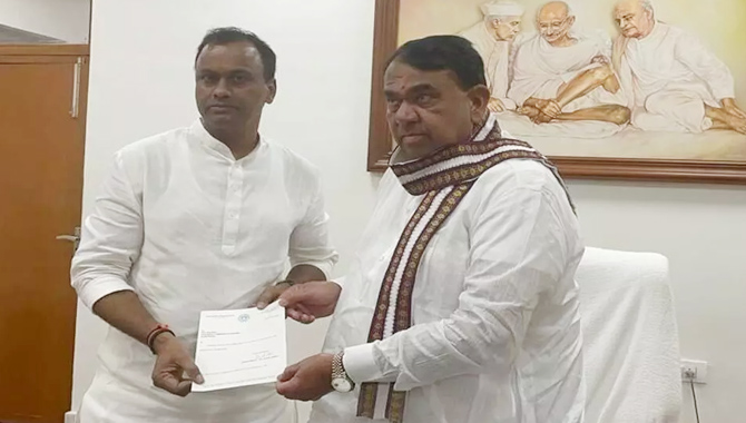 ఎమ్మెల్యే పదవికి కోమటిరెడ్డి రాజగోపాల్ రెడ్డి రాజీనామా