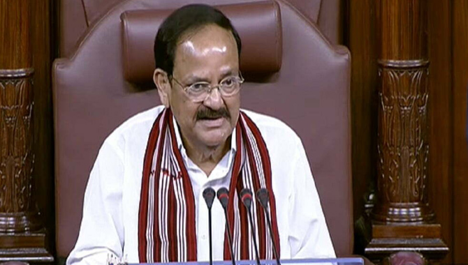 ఆ రోజు నా కళ్లలో నీళ్లు తిరిగాయి : వెంకయ్య నాయుడు