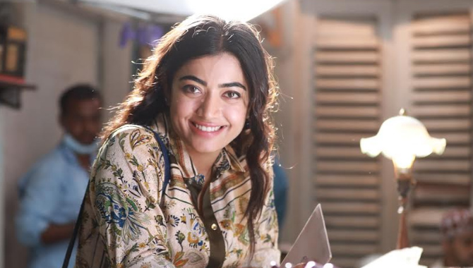 ‘సీతారామం’ విజయం గొప్ప ఆనందాన్ని ఇచ్చింది : రష్మిక మందన ‘సీతారామం’ విజయం గొప్ప ఆనందాన్ని ఇచ్చింది : రష్మిక మందన