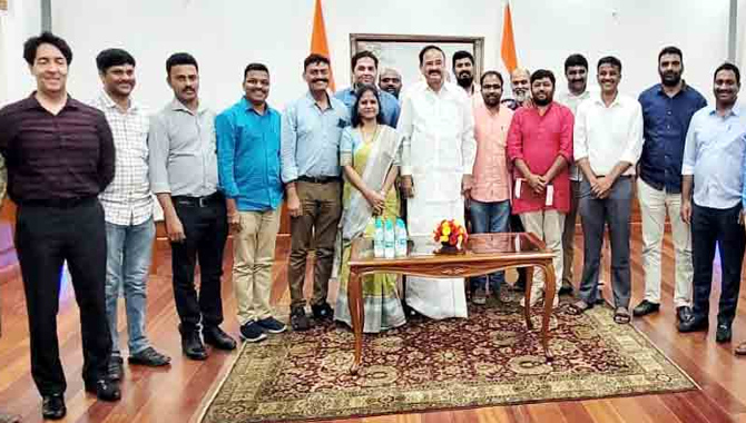 పదవి లేకున్నా  ప్రజా సేవలో : వెంకయ్య నాయుడు