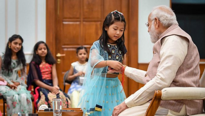 ప్రధాని మోదీ నివాసంలో ఘనంగా రక్షాబంధన్ వేడుకలు