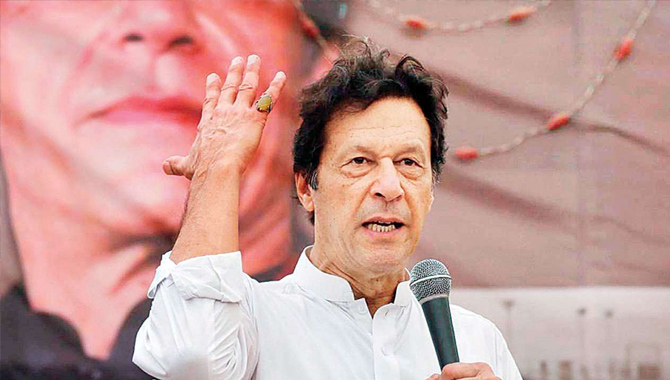 భారత్, పాక్ కు  ఒకేసారి స్వతంత్రం.. కానీ