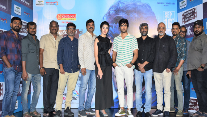 ‘ఆ అమ్మాయి గురించి మీకు చెప్పాలి’ ఈ పాట ప్రెస్, మీడియాకి డెడికేట్ చేస్తున్నాం : సుధీర్ బాబు