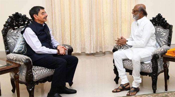సూపర్ స్టార్ రజనీకాంత్ కు గవర్నర్ పదవి?