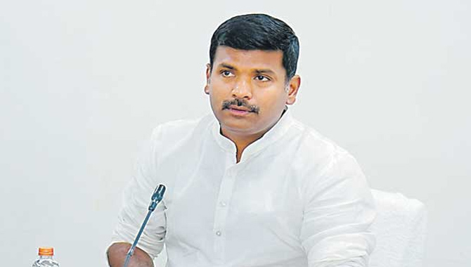 విశాఖలో పెట్టుబడిదారుల సదస్సు : మంత్రి  అమర్‌నాథ్‌