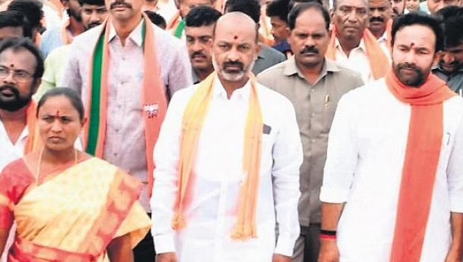 యాత్రకు అనుమతి లేదు… తక్షణమే నిలిపివేయాలి