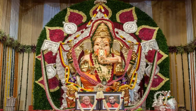 రికార్డు సృష్టించిన జీఎస్బీ….గణేశ్ మండపానికి రూ.316 కోట్ల బీమా! రికార్డు సృష్టించిన జీఎస్బీ….గణేశ్ మండపానికి రూ.316 కోట్ల బీమా!