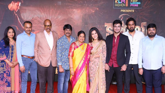 వందకోట్ల వసూళ్ల సంబరంలో కార్తికేయ-2 చిత్ర బృందం