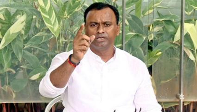 చరిత్రలో నిలిచిపోయే తీర్పు ఇవ్వాలి : రాజగోపాల్ రెడ్డి