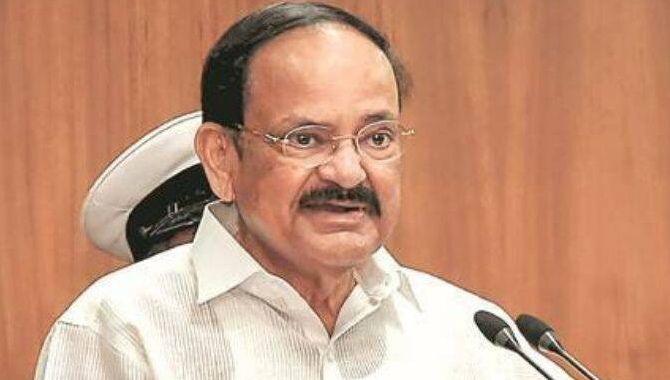 లండన్ పర్యనటకు వెళ్లిన మాజీ ఉపరాష్ట్రపతి