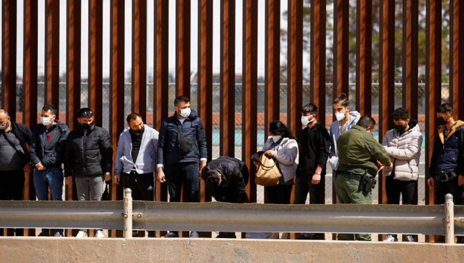 అమెరికాలో పట్టుబడిన భారతీయులు