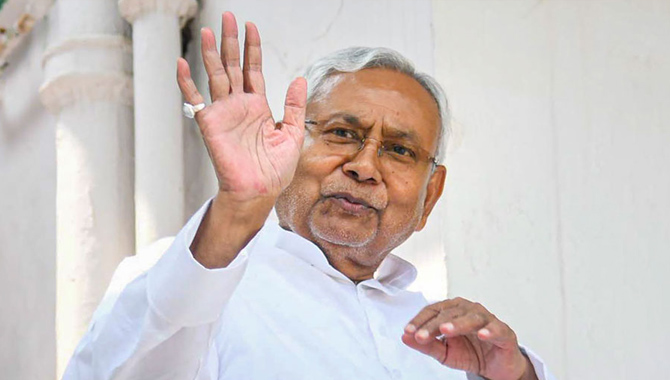 నితీశ్ కుమార్ కు ఊహించని షాక్..