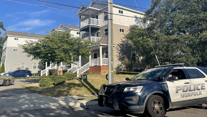 అమెరికాలో కాల్పుల కలకలం