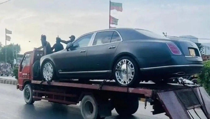 లండన్లో మాయమైన బెంట్లీ కారు.. పాకిస్థాన్ లో ప్రత్యక్షమైంది లండన్లో మాయమైన బెంట్లీ కారు.. పాకిస్థాన్ లో ప్రత్యక్షమైంది