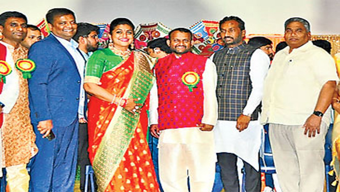 ఆస్ట్రేలియాలో చవితి వేడుకల్లో మంత్రి రోజా సందడి