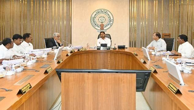 మంత్రులకు జగన్ సీరియస్ వార్నింగ్! మరోసారి మంత్రివర్గ విస్తరణ జరపమంటారా అని హెచ్చరిక..!