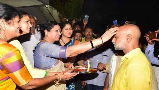 గల్లా ఫ్యామిలీపై కన్నేసిన వైసీపీ..! పార్టీ మార్పునకు రంగం సిద్ధం!!