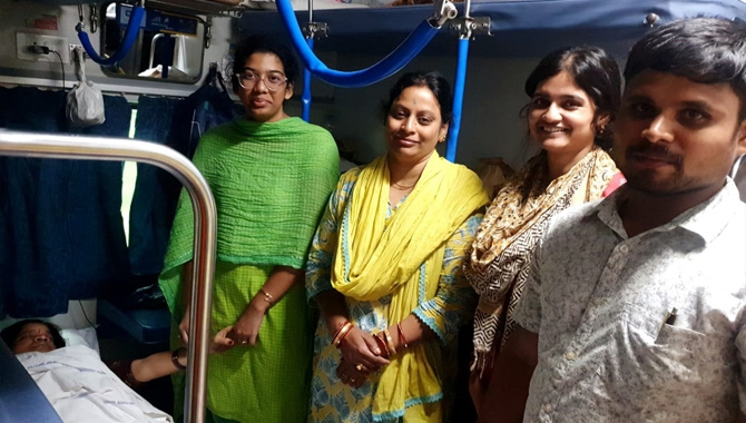 దైవం మానవ రూపేణా..! రైల్లో డెలివరీ చేసిన డాక్టర్ స్వాతి రెడ్డి!!