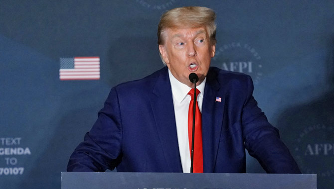 మరోసారి హిందీ స్లోగన్స్తో ట్రంప్.. మధ్యంతర ఎన్నికల్లో విజయమే లక్ష్యం మరోసారి హిందీ స్లోగన్స్తో ట్రంప్.. మధ్యంతర ఎన్నికల్లో విజయమే లక్ష్యం