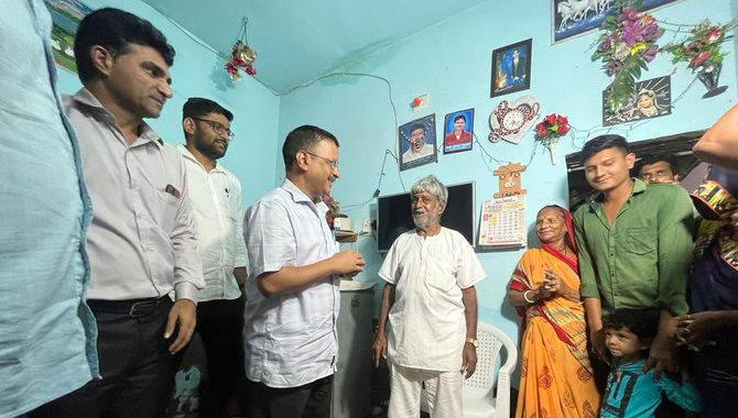 గుజరాత్ మీదుగా ఢిల్లీ పీఠంపై గురిపెట్టిన కేజ్రీవాల్..! సక్సెస్ అయ్యే ఛాన్స్ ఉందా?