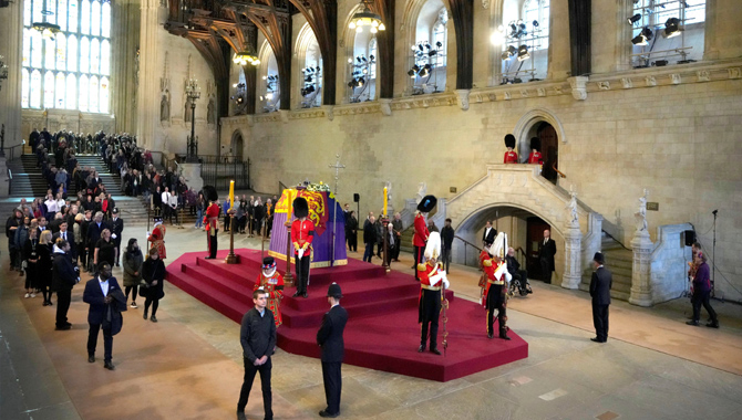 వెస్ట్ మినిస్టర్ హాల్లోకి చైనాకు నో ఎంట్రీ!