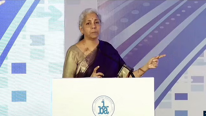 ఇది ఏమాత్రం మంచి పద్దతి కాదు… వారికి మాత్రమే ప్రాధాన్యం ఇది ఏమాత్రం మంచి పద్దతి కాదు… వారికి మాత్రమే ప్రాధాన్యం