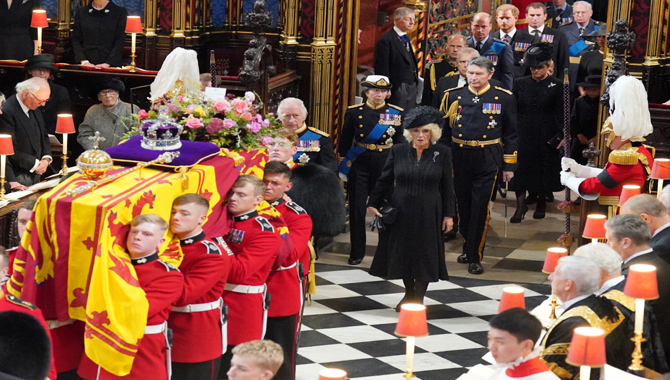 బ్రిటన్ రాణి క్వీన్ ఎలిజబెత్ కు తుది వీడ్కోలు