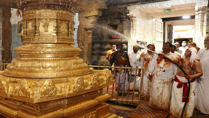 తిరుమల శ్రీవారి ఆలయంలో కోయిల్ ఆళ్వార్ తిరుమంజనం
