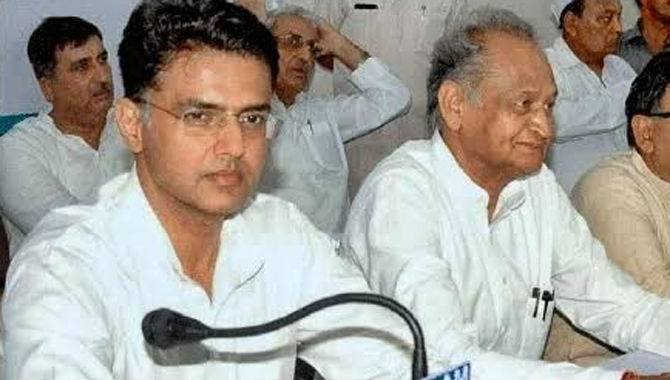 కాంగ్రెస్ అధ్యక్ష రేసులో గెహ్లోట్.. సీఎం పదవి పైలట్ కే?