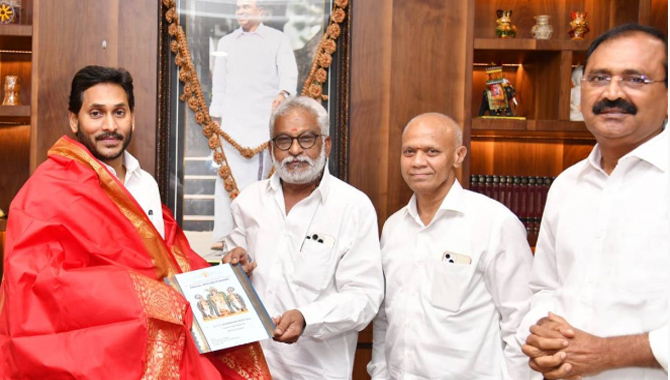 శ్రీవారి బ్రహ్మోత్సవాలకు సీఎం జగన్ కు ఆహ్వానం