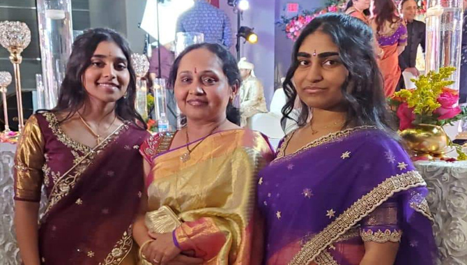 రోడ్డుప్రమాదంలో తానా బోర్డ్‌ సభ్యుడు కొడాలి నాగేంద్ర సతీమణి, కుమార్తెల మృతి