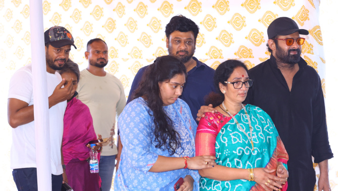 Prabhas and Krishnam Raju family at Mogalthuru