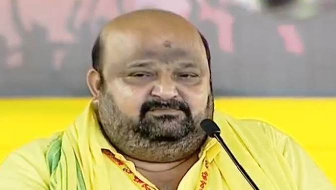 పాదయాత్రలో మాగంటి బాబు.. సంచలన వ్యాఖ్యలు