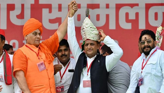 ఎస్పీ అధ్యక్షుడిగా అఖిలేష్ యాదవ్ ఎన్నిక