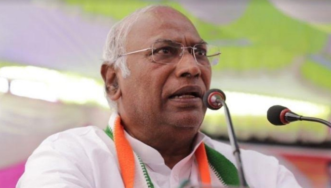 వీడిన ఉత్కంఠ..! కాంగ్రెస్ అధ్యక్ష బరిలో మల్లికార్జున ఖర్గే.. గెలుపు ఖాయం..!!