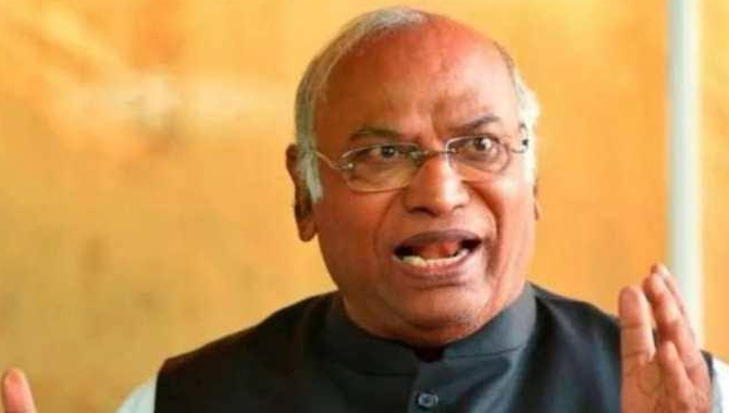 రాజ్యసభ ప్రతిపక్ష నేత పదవికి ఖర్గే రాజీనామా