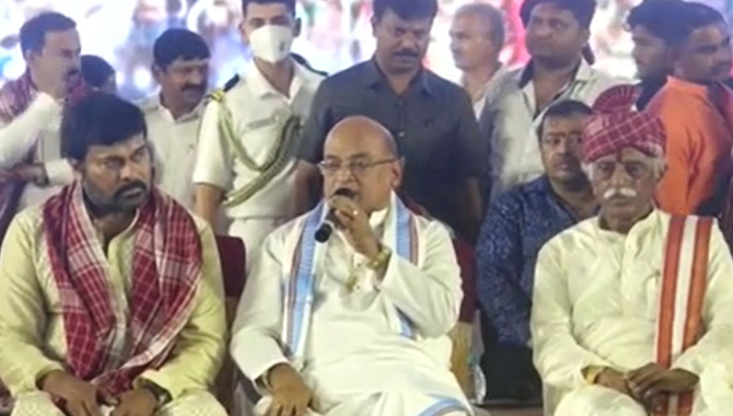 అయ్యో గరికపాటీ..! ఆ మాత్రం ఓపిక లేకపోతే ఎలాగా..? నెటిజన్స్ ఫైర్