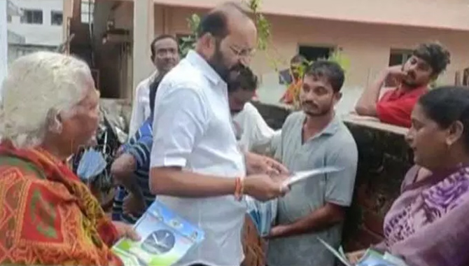 తమ పార్టీకి ఓటు వేయకుంటే …పథకాలు కట్