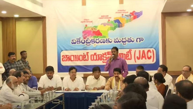 వికేంద్రీకరణ కోసం జేఏసీ రెడీ.. రాజీనామాలకు సిద్ధమైన ఉత్తరాంధ్ర వైసీపీ ప్రజాప్రతినిధులు!