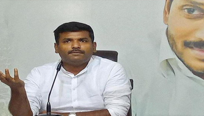 మూడు రాజధానుల అజెండాతోనే ఎన్నికలకు వెళ్తాం