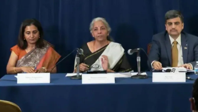 రూపాయి పడిపోలేదు… డాలరే బలపడ్డది! రూపాయి పడిపోలేదు… డాలరే బలపడ్డది!